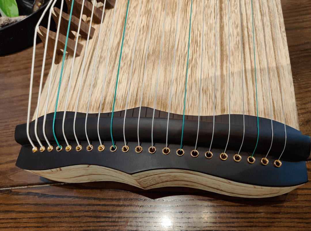 配备:古筝,黑檀筝码,筝包,扳手,1-5备用弦,筝码倒计时| 超低福利价格