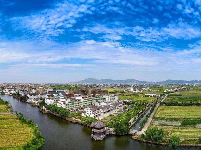 这座景区便是浙江省杭州市临安区的藻溪镇.位于城区西21.