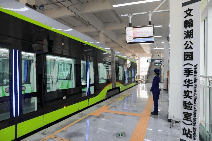 通过林岳西站站内进行无障碍换乘到佛山地铁2号线