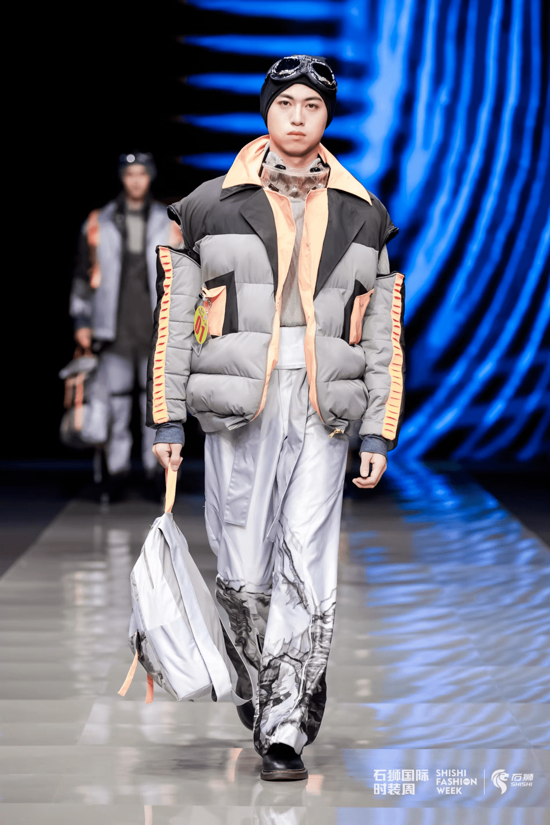 11月25日,第十一届"石狮杯"全国高校毕业生服装设计大赛总决赛在"中国