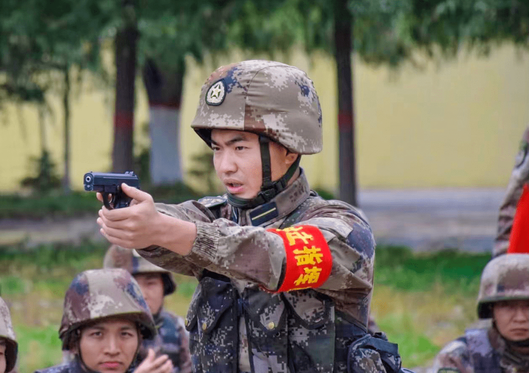 搬砖少年成长为侦察排长，他的故事太热血！_贾天奎_尖兵_训练