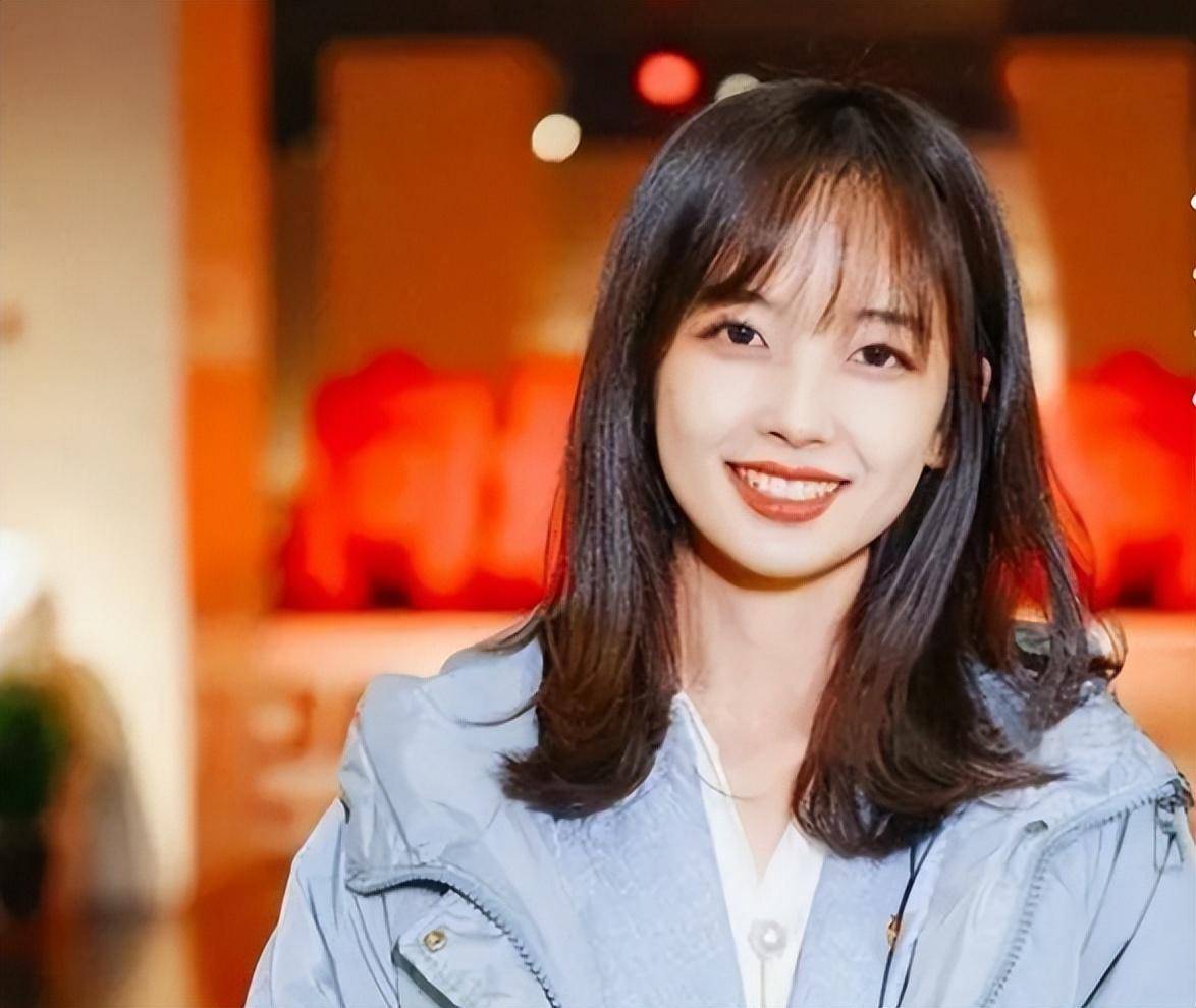 王冰冰恋情风波后复出!状态更佳,疑顶替李思思成"电视一姐"?