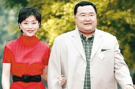 电视一姐杨澜,与梦中情人费翔闪婚闪离!如今再婚嫁富豪?