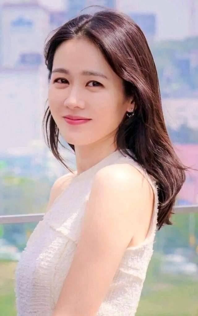 气质女神,26岁成影后,40岁嫁初恋,今提前生子,儿子颜值受期待_孙艺珍