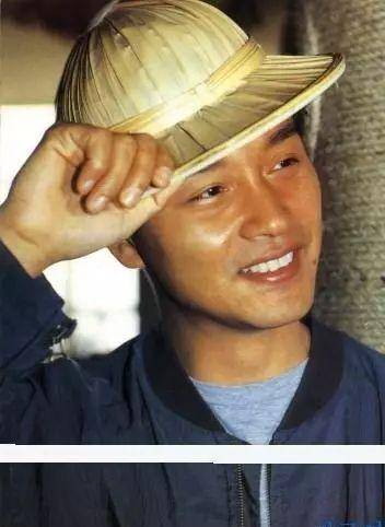张国荣和一顶帽子之间鲜为人知的故事,成名前的辛酸比普通人还苦_棒球
