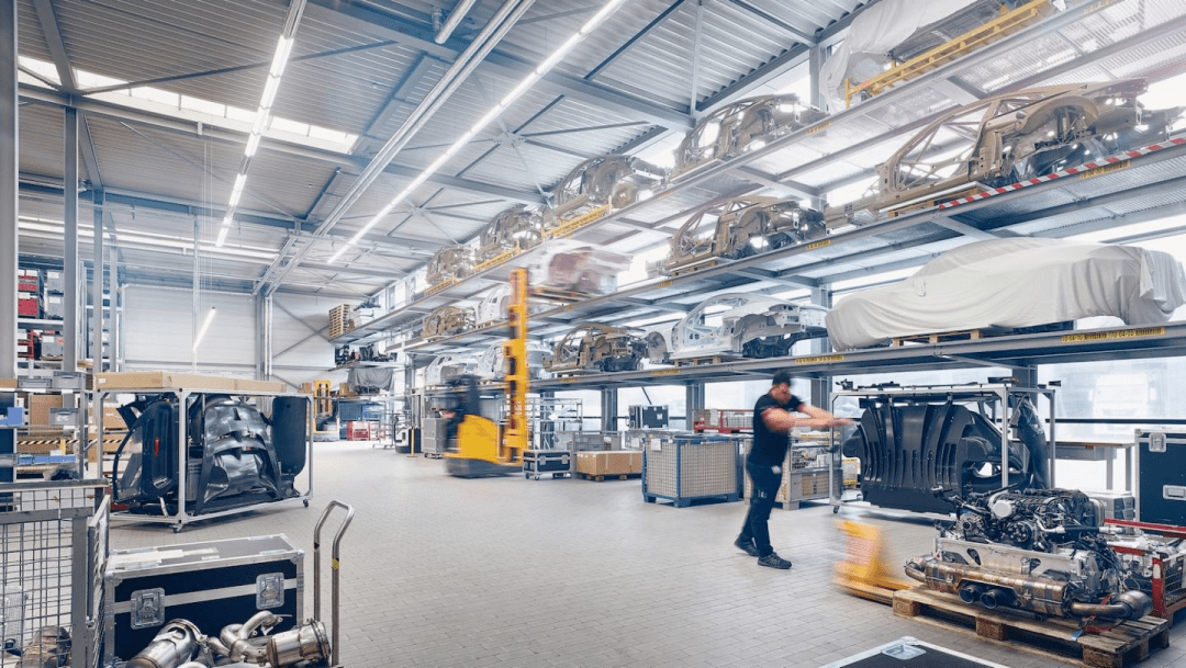 两个月我在德国,具体来说是我们保时捷的魏斯阿赫研发中心(weissach)