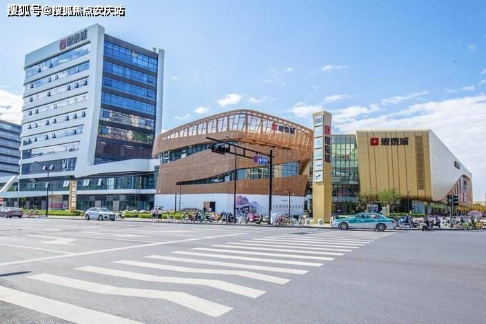 西溪银泰城为地铁5号线浙大紫金港站上盖物业,总建筑面积约30万方