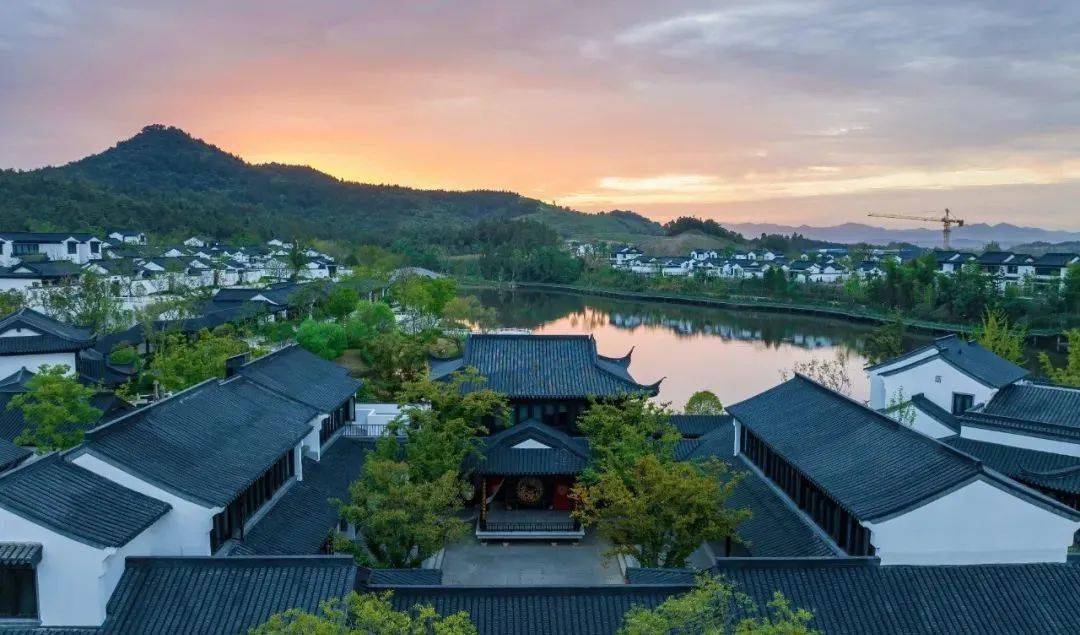 蓝城择址观| 桃李春风欣逢池州,天堂湖畔筑就理想小镇_生活_城市_资料