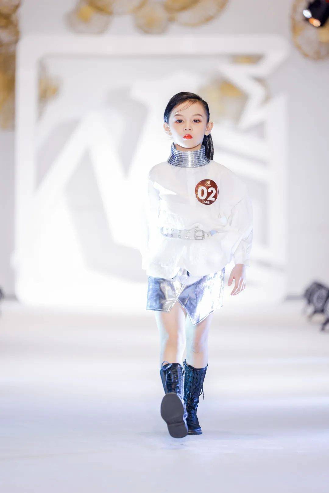 第一童星冠亚季专访 | 恭喜杨梦妤获得惠州总冠军!_总决赛_童模_时尚