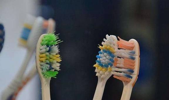 家中的废旧牙刷不要扔,保存起来巧利用,每个都有大用处_马桶_鞋刷