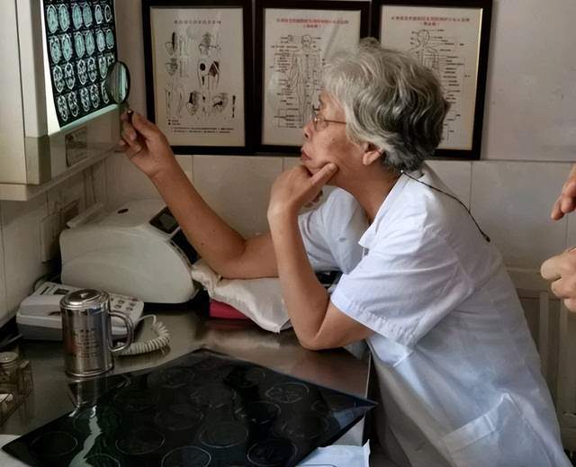 "王氏刺血疗法"嫡系传人王峥,行医50年,受益患者逾30万人次_针灸_安徽