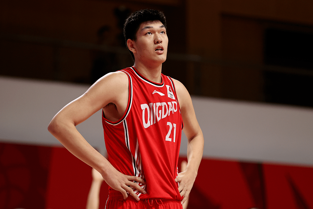 身高2米25的刘传兴,竟然在东南亚联赛中也无法获得出场机会_青岛男篮_东亚_湾区