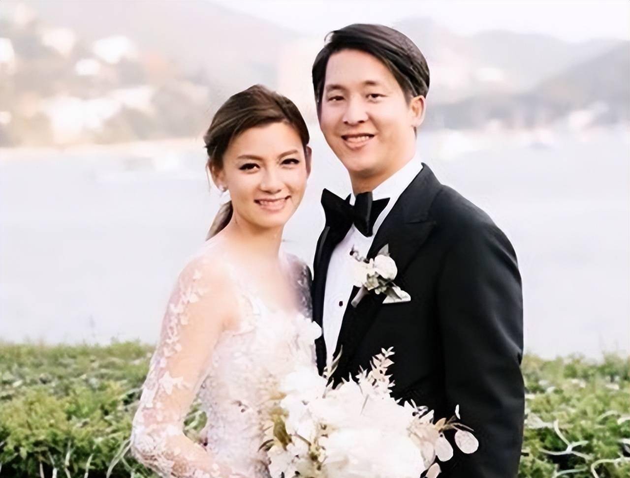 可以说朱玲玲的命运简直就像开挂了一样,当然了虽然罗康瑞非常喜欢