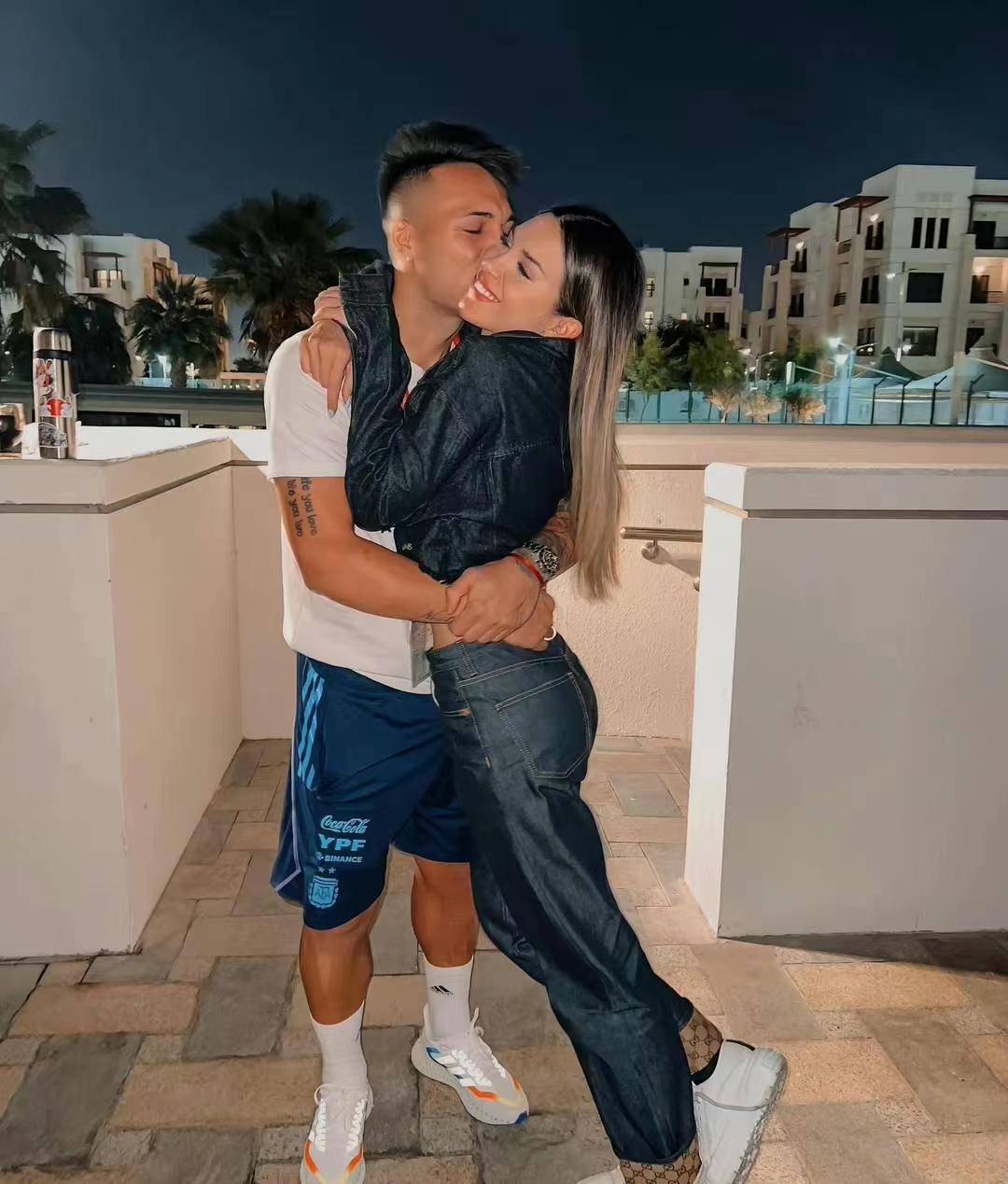 超20位世界杯"太太"争奇斗艳,水蛇腰蜜桃臀大长腿,个个养眼_身材_女友