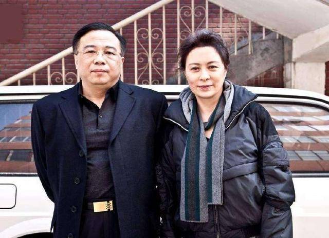 和刘佳一样,丈夫李培森也是演艺圈的大人物,在圈内名气不低,不过不是