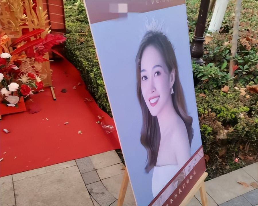 董宇辉搭档yoyo明日大婚,与未婚夫合照首曝光仙气十足_婚礼_直播_老公