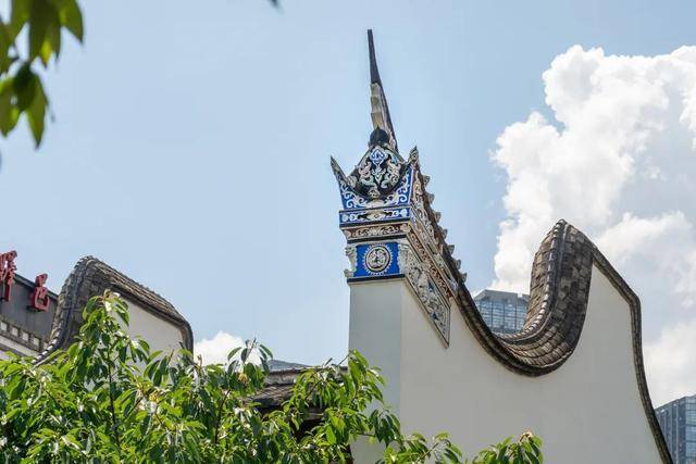 "谁知五柳孤松客,却住三坊七巷间".