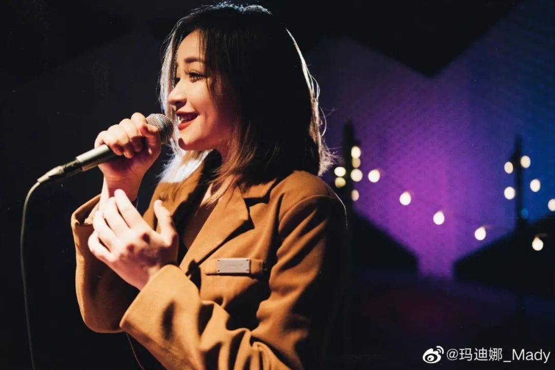 今年六月,玛迪娜的首支单曲《披星戴月》被录入西安