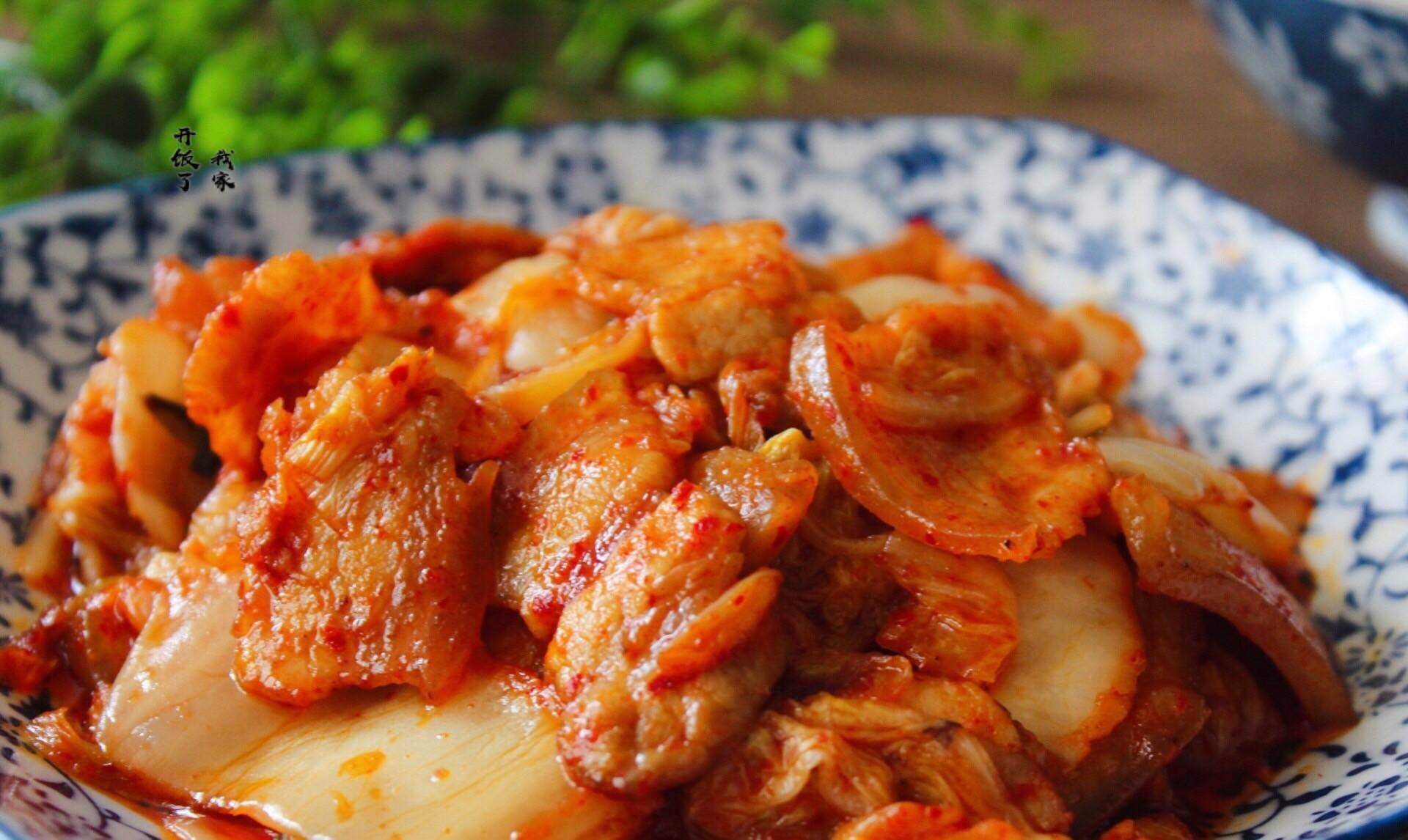 别再羡慕韩剧里的辣白菜炒五花了,在家轻松做,比平时多吃2碗饭_五花肉