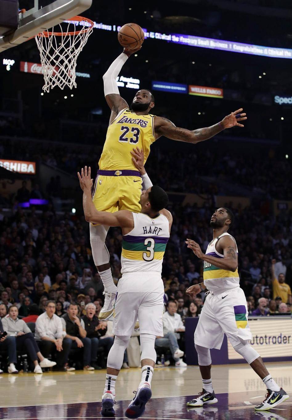 勒布朗·詹姆斯_洛杉矶湖人队_扣篮