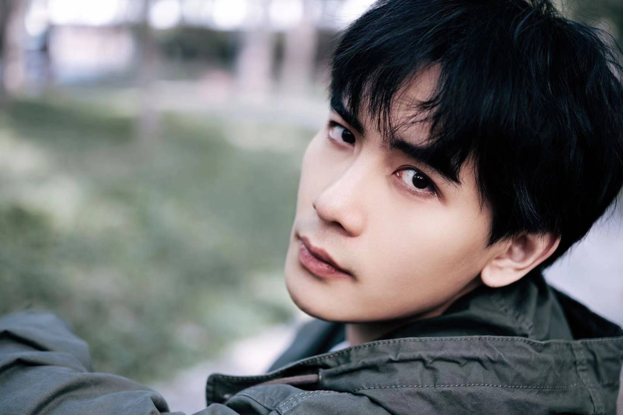 《风吹半夏》开播 黄义威探索互联网勇闯时代浪潮_苏国梁_发展_毕业生