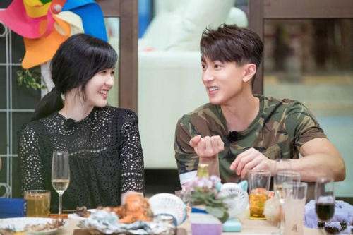 吴尊录节目突然索吻林丽吟,动作让老婆反应过度你怎么看?