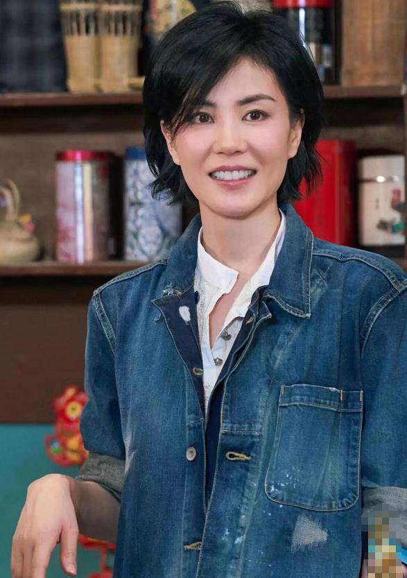 50岁王菲被赞神颜不老?