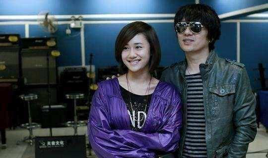 刘芸郑钧另类夫妻,一个恋爱脑一个佛系男,吵不赢就