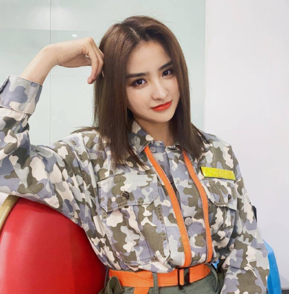 金子涵晒照胖了一圈,和出道时期比判若两人,粉丝表示认不出_身材_作品