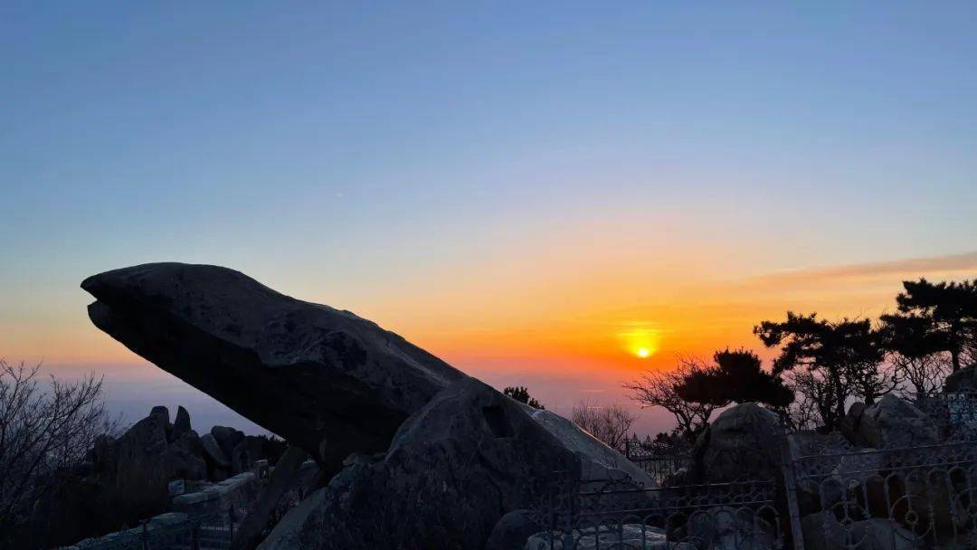 初冬泰山:日出东方 霞光溢彩_景区_谢强_刘佐