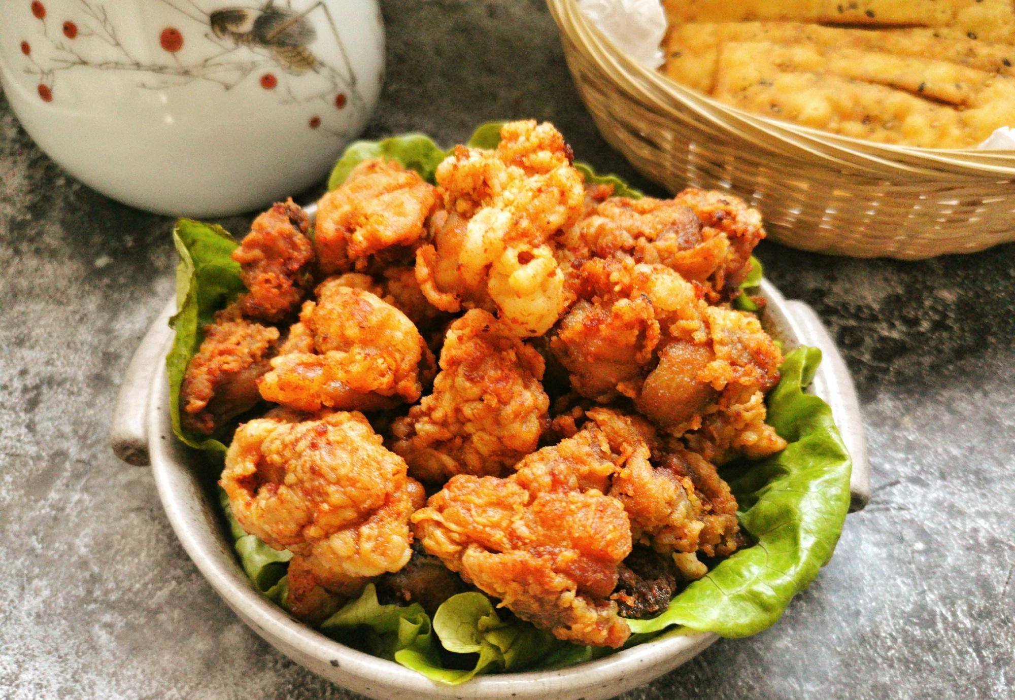 教你做脆皮炸鸡,不用鸡蛋,不用面包糠,放凉了一样酥脆_鸡块_清水_鸡腿