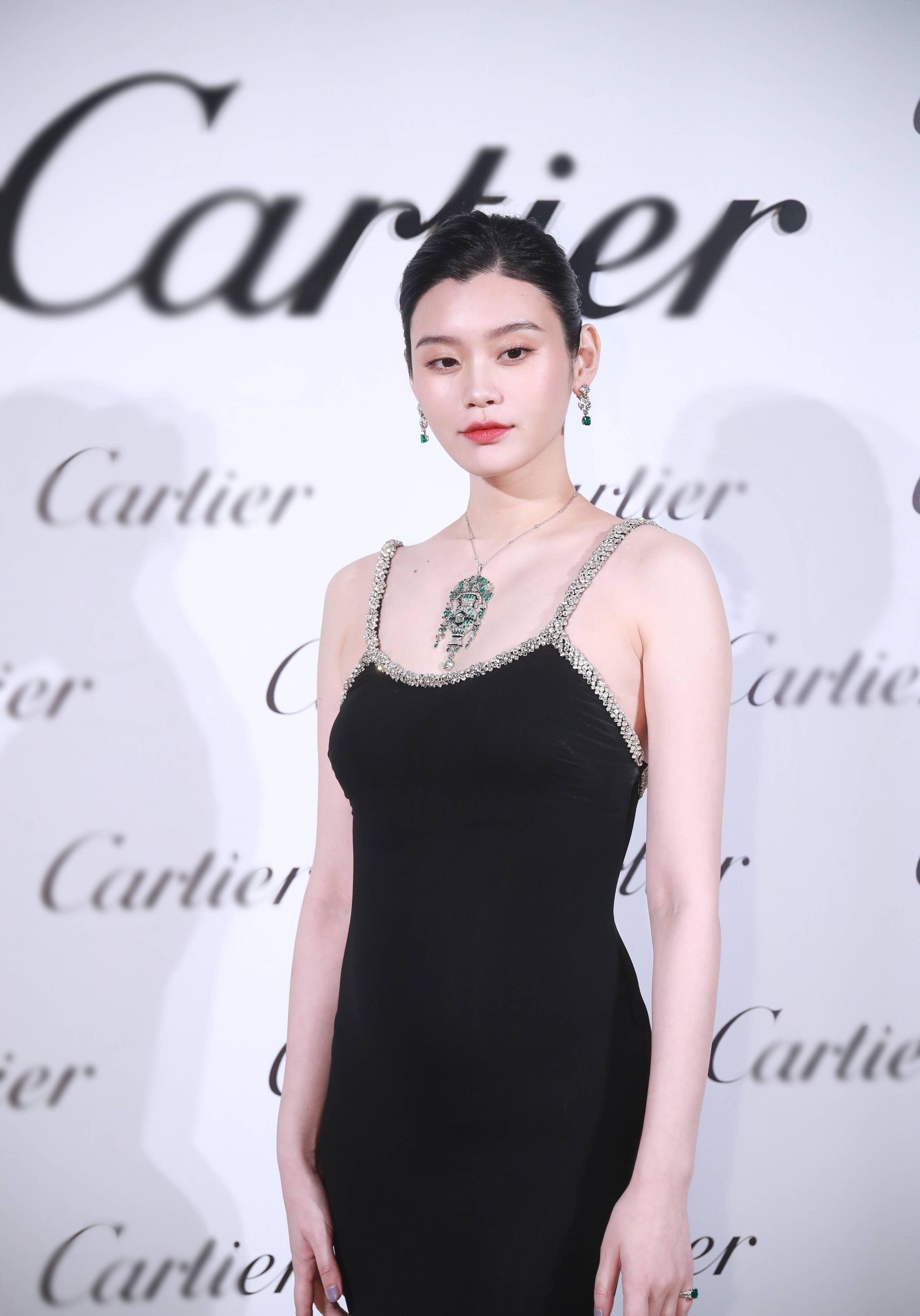 奚梦瑶出席活动状态超好.
