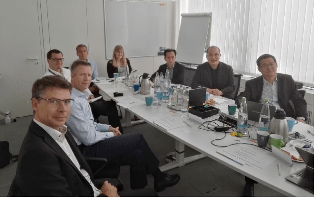 这是魏炜教授的办公室.