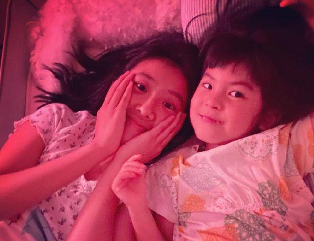 梧桐妹两个妹妹长大了,修思羽近照超可爱,却被咘咘萌化了_贾静雯_女儿