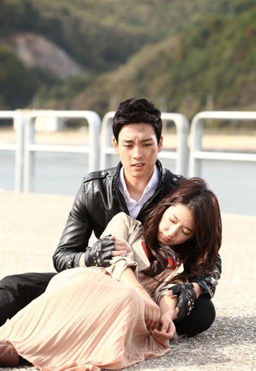 朴信惠2月后带孕嫁人,男方是唯一公开对象,交往4年感情稳定_崔泰俊