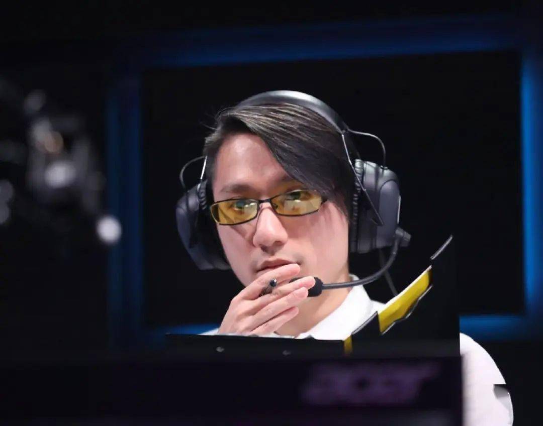 前rng教练为uzi说话:小狗会霞,新英雄出来他一定会练_风哥_时候_观众