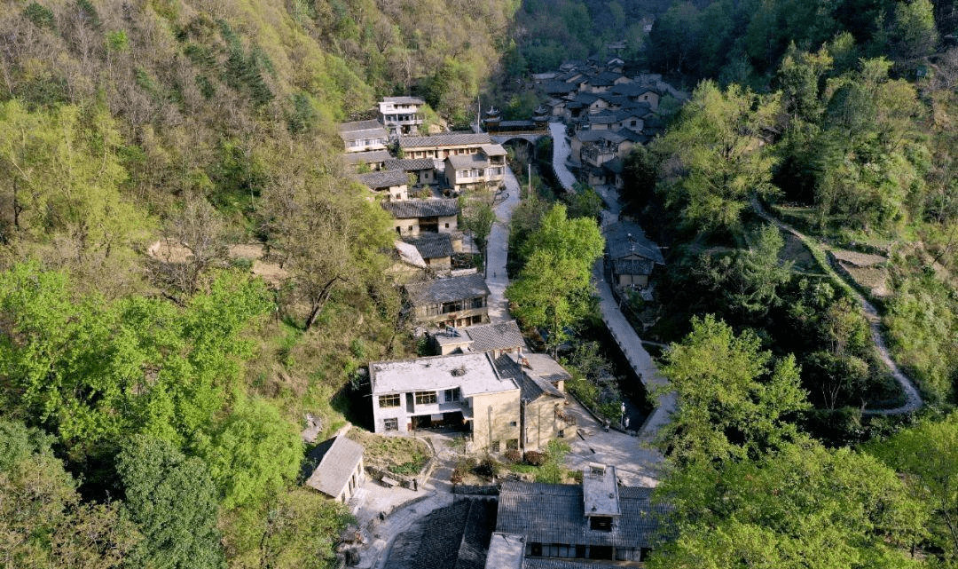 岸门口镇朱家沟村这里就是陇南市康县美丽乡村……这里有200年的朱家