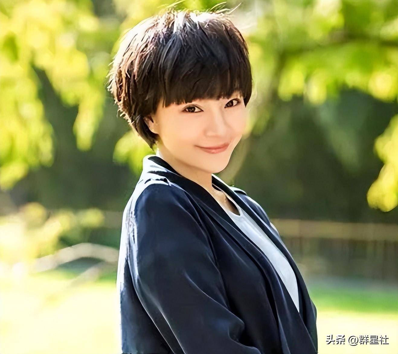 王蓝一:当过月薪500导游,撞脸董卿搭档宋英杰,婚姻低调有一女_工作