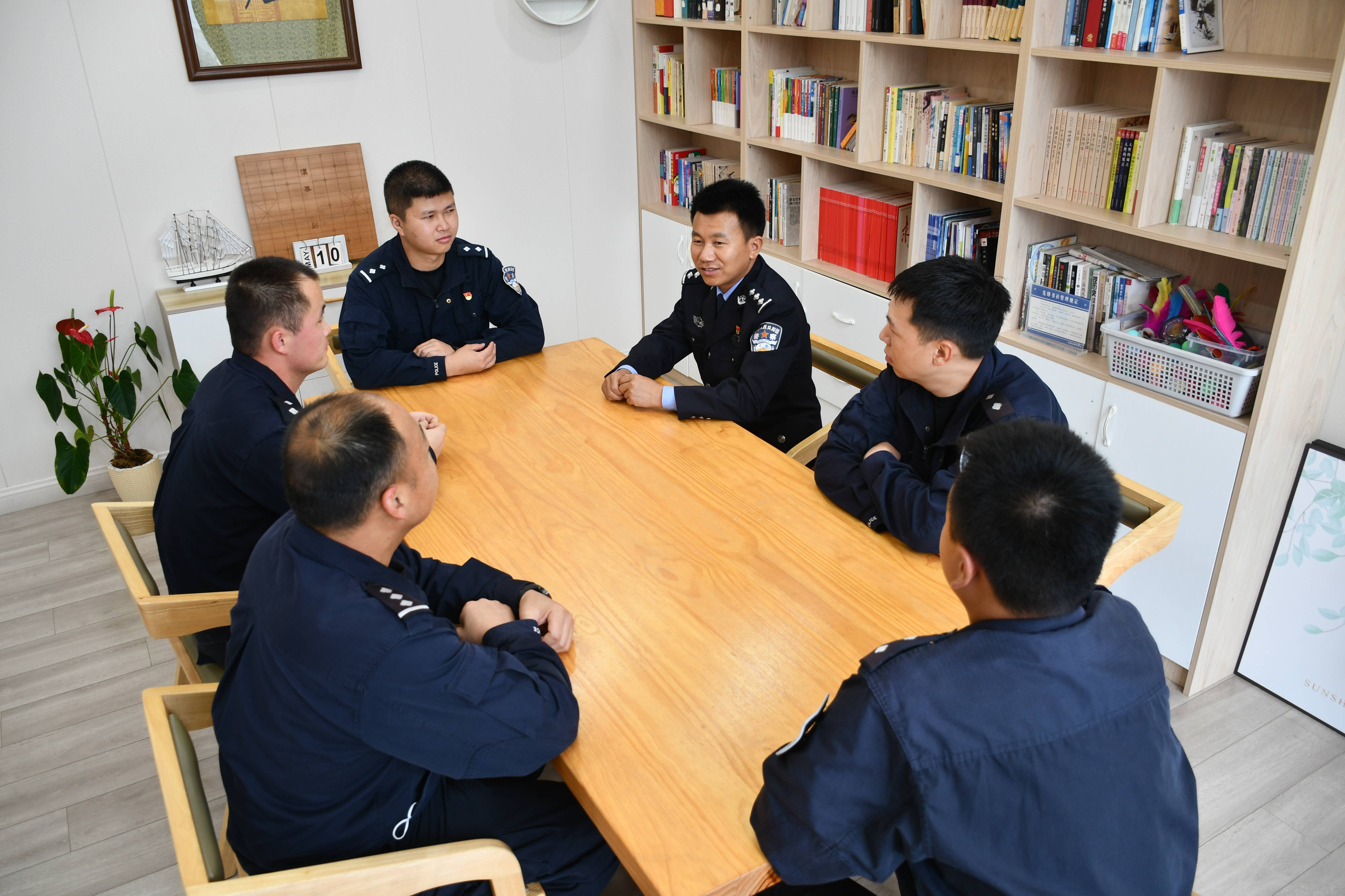 学习贯彻党的二十大精神,云南木康边境检查站举行座谈交流会_工作