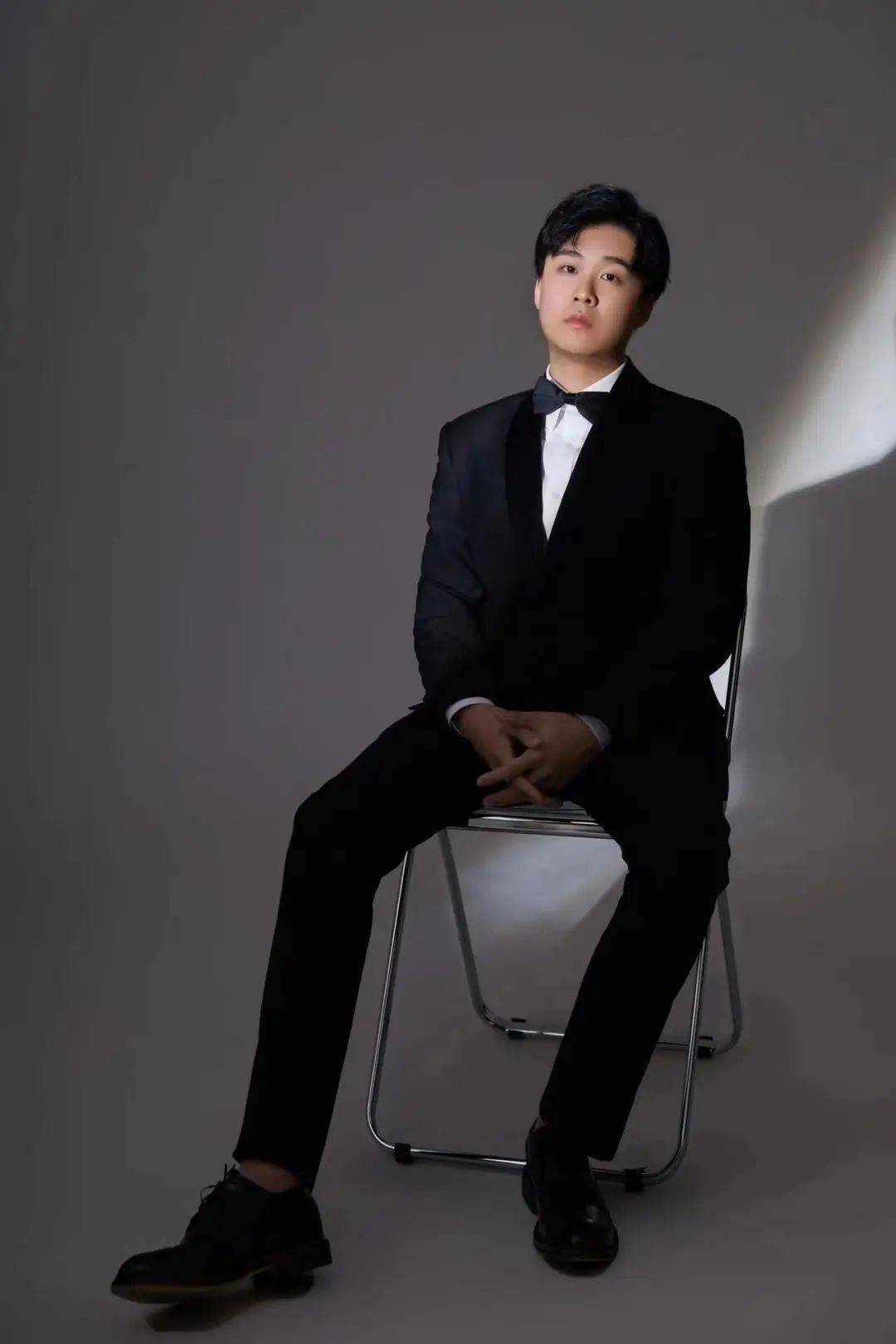 毕业于上海音乐学院钢琴表演系,跟随宋思衡,戴高德,江晨,李玮捷老师