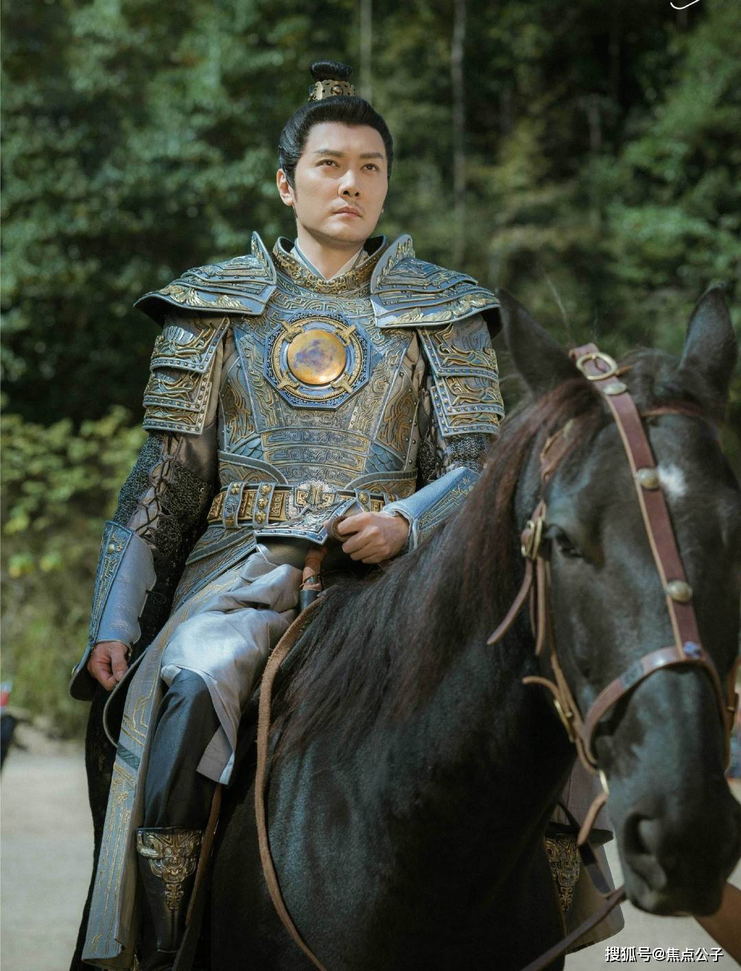 冯绍峰新剧《星河长明》颜值飙升,网友评符合帝王_冯叔_彭小苒_感觉