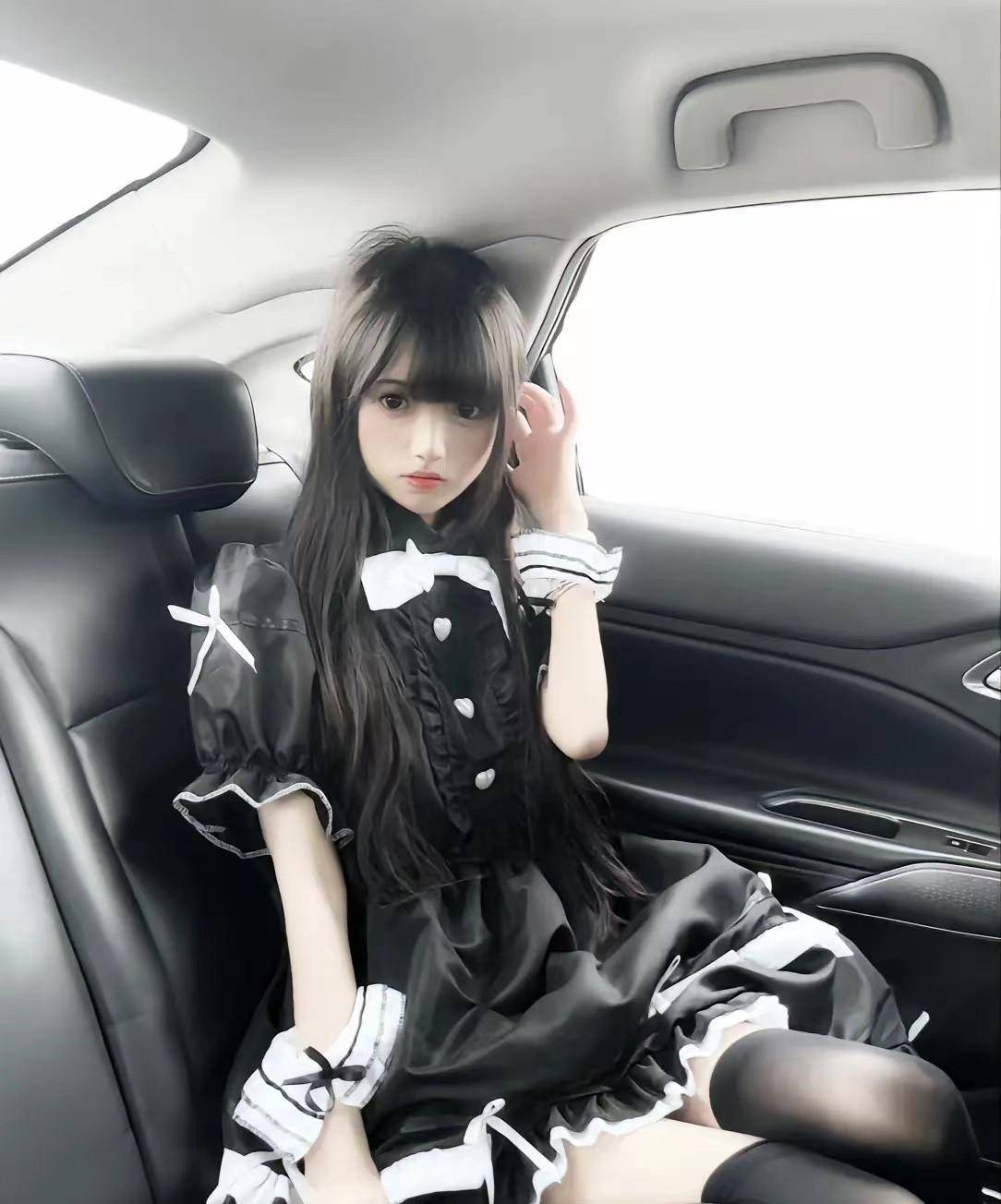 小姐姐很美,女仆装也很好看,但这样踩座位是不是有点过了_锻炼_时间