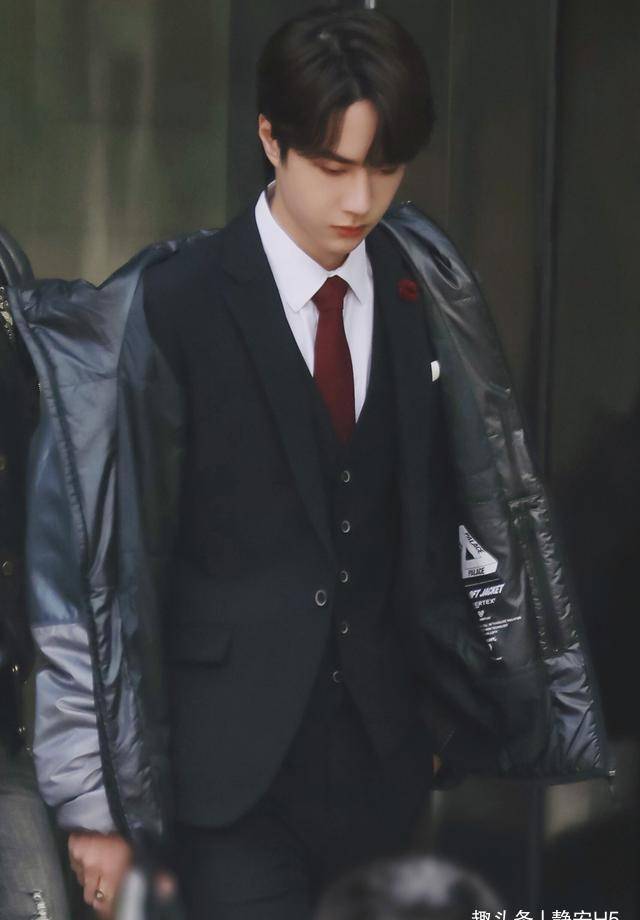 王一博最新上班照!
