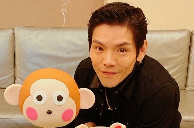 向佐晒仓库中100万个口罩,说出用途,网友:为啥要寄回香港_物资_因为