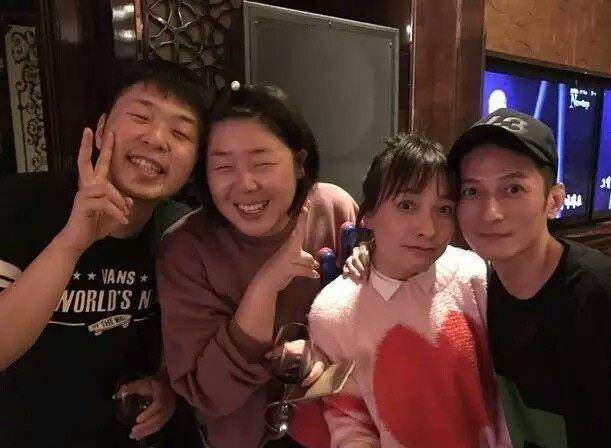 刘亦菲祖孙三代都用一张脸算什么,杜海涛妈妈姐姐全是复制粘贴_吴昕