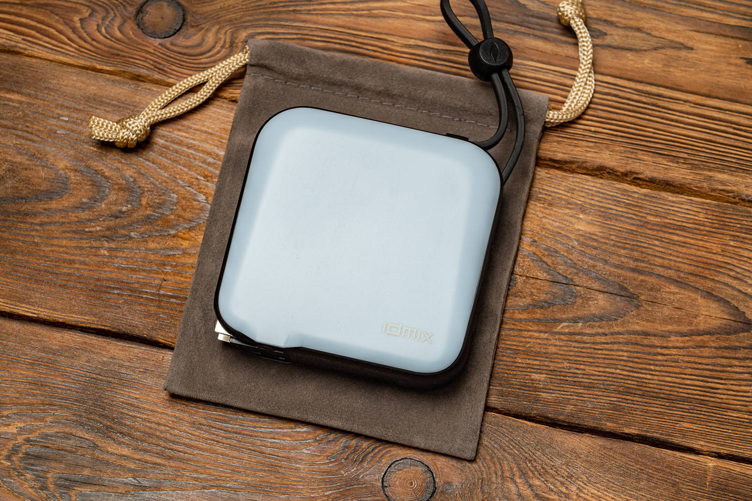 这才是iPhone充电的正确姿态,自带MFi线,IDMIX PD20W充电宝评测