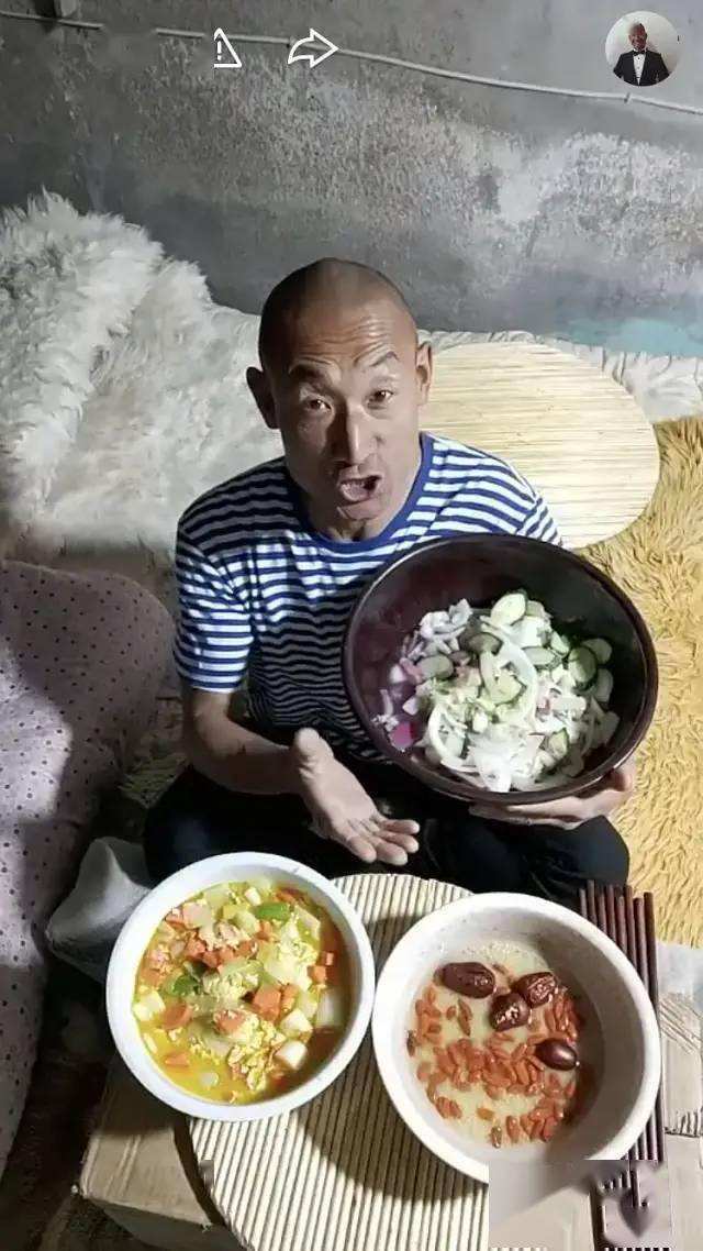 网友要求取消"奥利给"大叔低保,360万粉丝的网红,真会穷么?