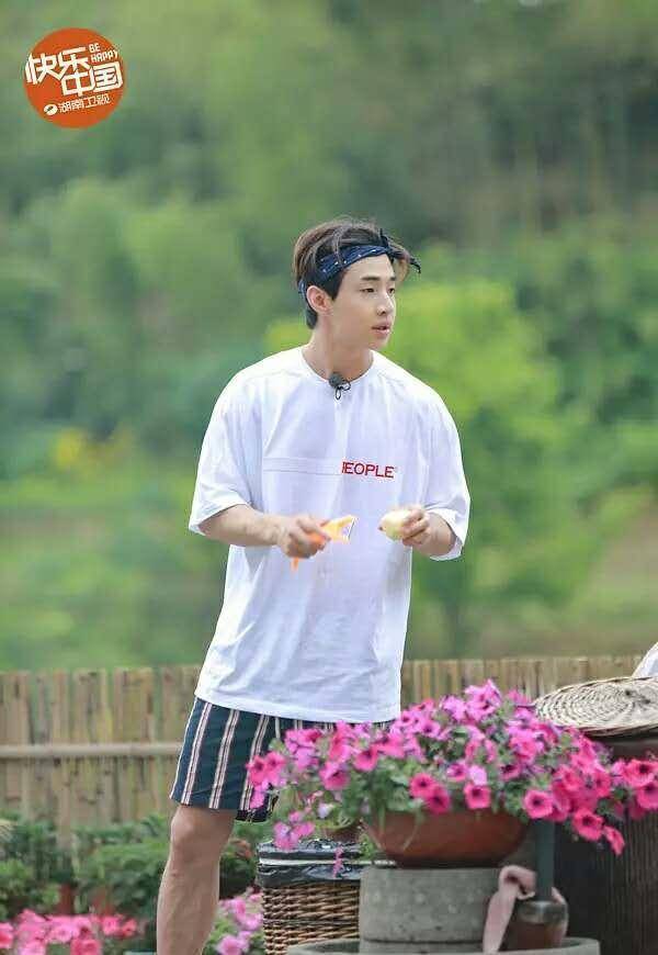 刘宪华综艺大丰收,录完《向往的生活》又现身《极限挑战》现场_张艺兴