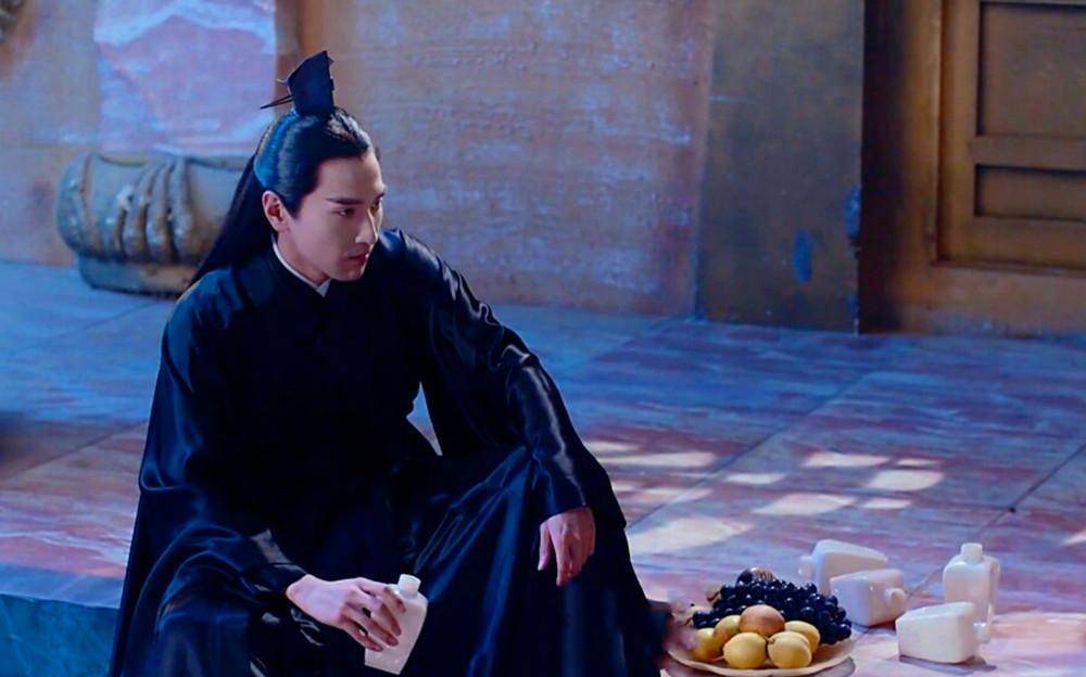 《三生三世》夜华对素锦如此绝情,为何素锦还是执意要嫁给他?