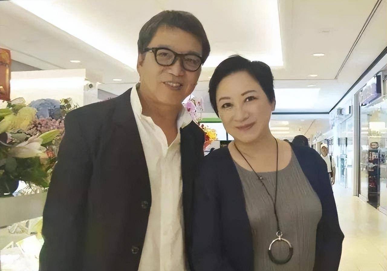 6米港姐冠军,擅长考试,生财有道,2婚2女今成女强人_谢宁_婚姻_香港